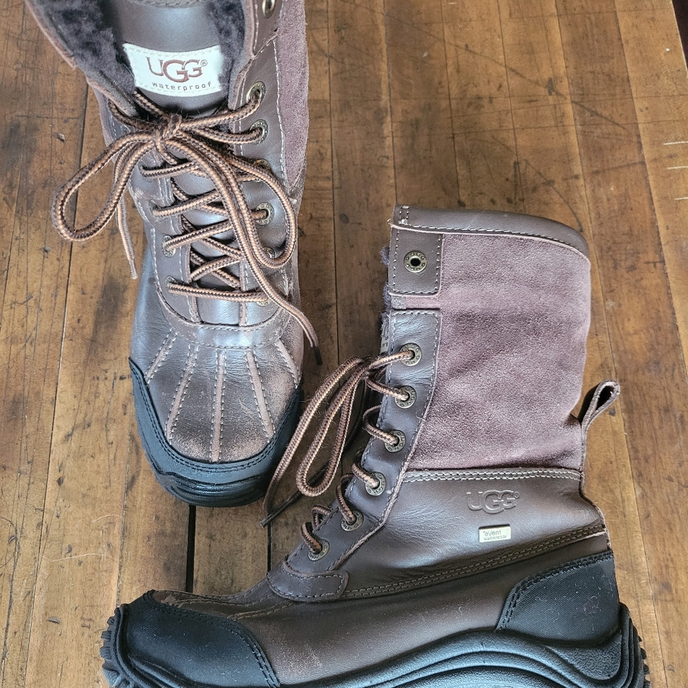 UGG ADIRONDACK women's size 5 boots
